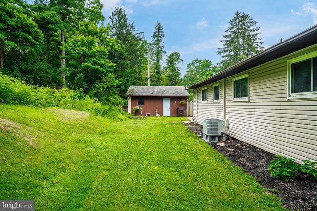 1403 BEVERLY HILLS RD, Coopersburg, PA 18036