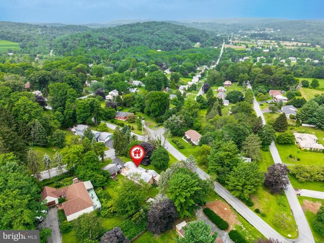 1403 BEVERLY HILLS RD, Coopersburg, PA 18036