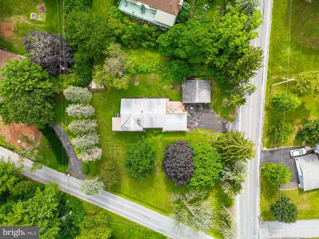 1403 BEVERLY HILLS RD, Coopersburg, PA 18036