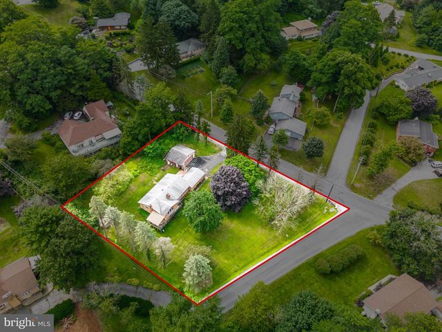 1403 BEVERLY HILLS RD, Coopersburg, PA 18036