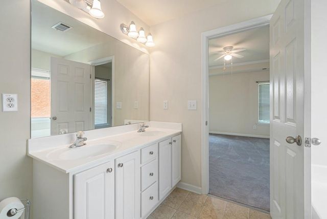 818 Arbor Gate Lane, Lawrenceville, GA 30044