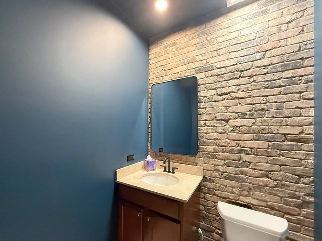 2301 W Belmont Avenue 1, Chicago, IL 60618