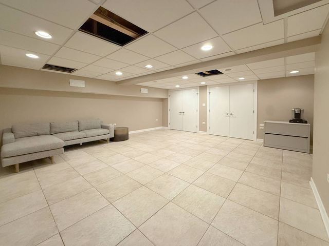 2301 W Belmont Avenue 1, Chicago, IL 60618