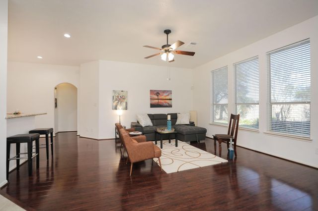 852 Shoal Pointe Lane, League City, TX 77573