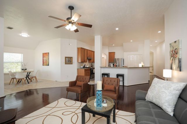 852 Shoal Pointe Lane, League City, TX 77573