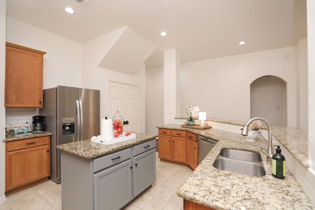 852 Shoal Pointe Lane, League City, TX 77573