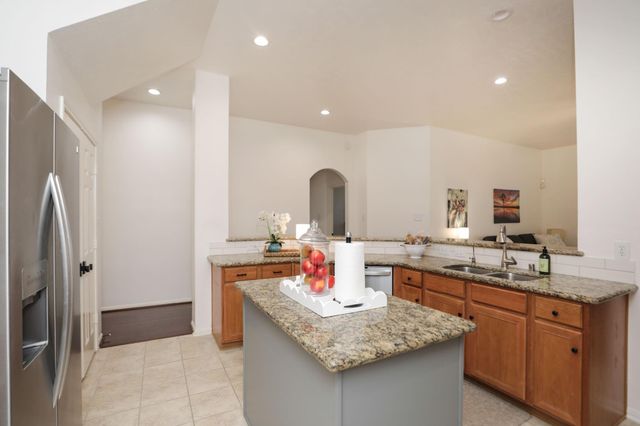 852 Shoal Pointe Lane, League City, TX 77573