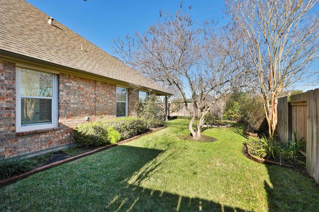 852 Shoal Pointe Lane, League City, TX 77573