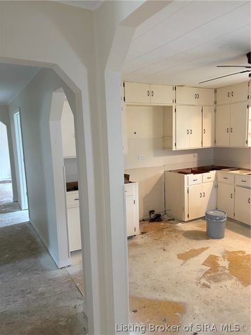 180 Broadway Street, Austin, IN 47102