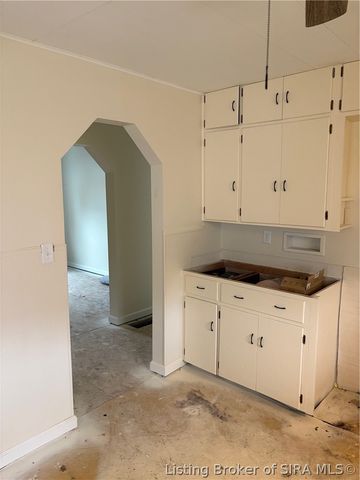 180 Broadway Street, Austin, IN 47102