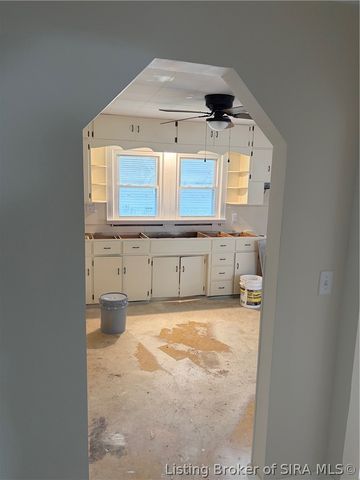 180 Broadway Street, Austin, IN 47102