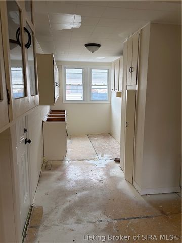 180 Broadway Street, Austin, IN 47102