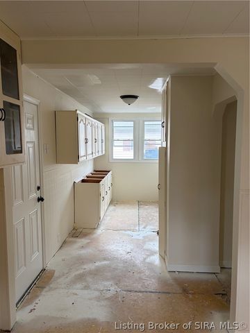 180 Broadway Street, Austin, IN 47102