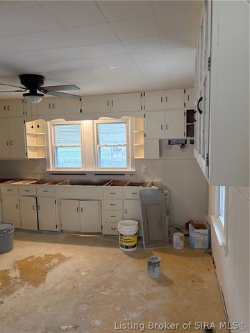 180 Broadway Street, Austin, IN 47102