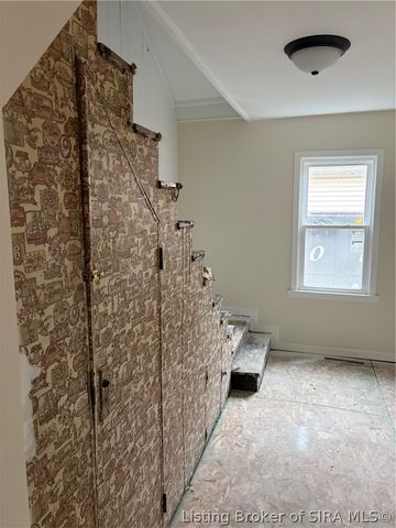 180 Broadway Street, Austin, IN 47102