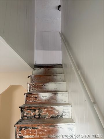 180 Broadway Street, Austin, IN 47102