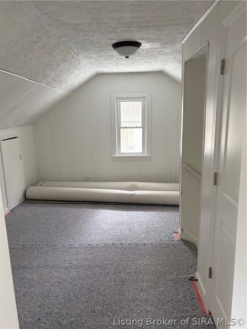 180 Broadway Street, Austin, IN 47102