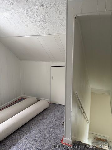 180 Broadway Street, Austin, IN 47102