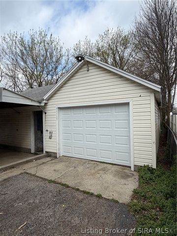 180 Broadway Street, Austin, IN 47102