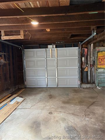 180 Broadway Street, Austin, IN 47102