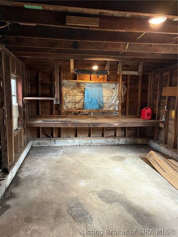 180 Broadway Street, Austin, IN 47102