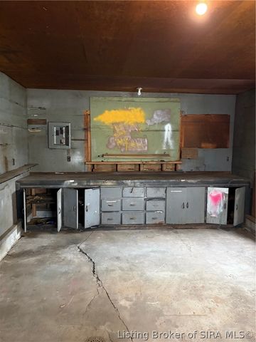 180 Broadway Street, Austin, IN 47102