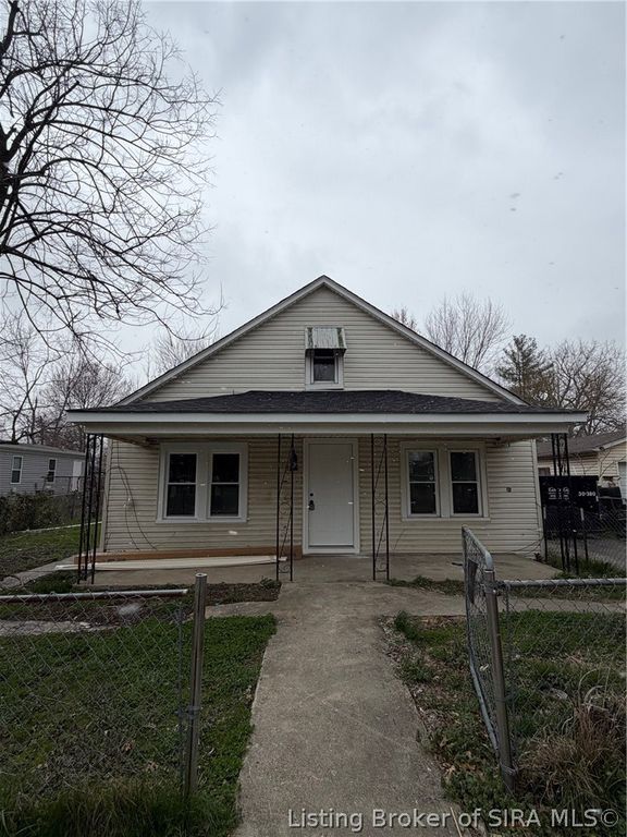 180 Broadway Street, Austin, IN 47102