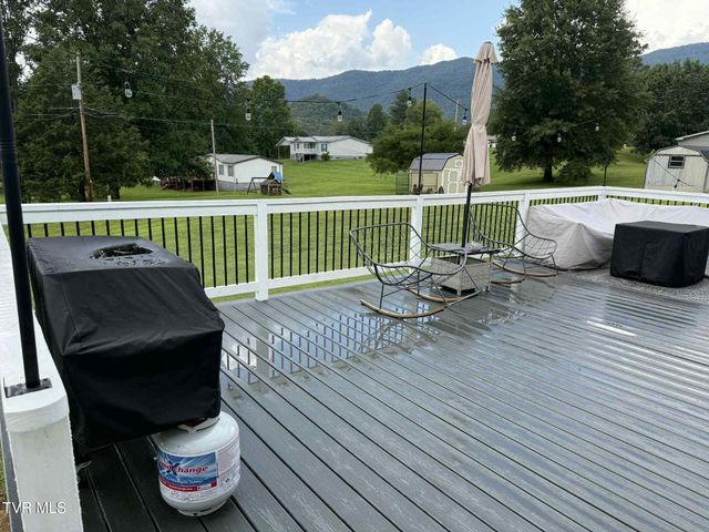 240 Cherry Tree Drive, Dryden, VA 24243