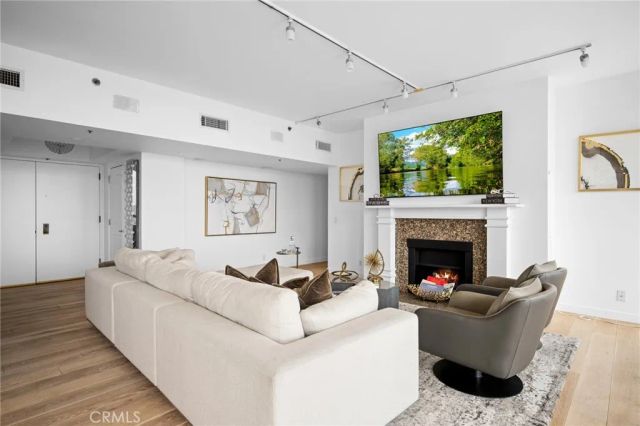 222 Monterey Road 1603, Glendale, CA 91206