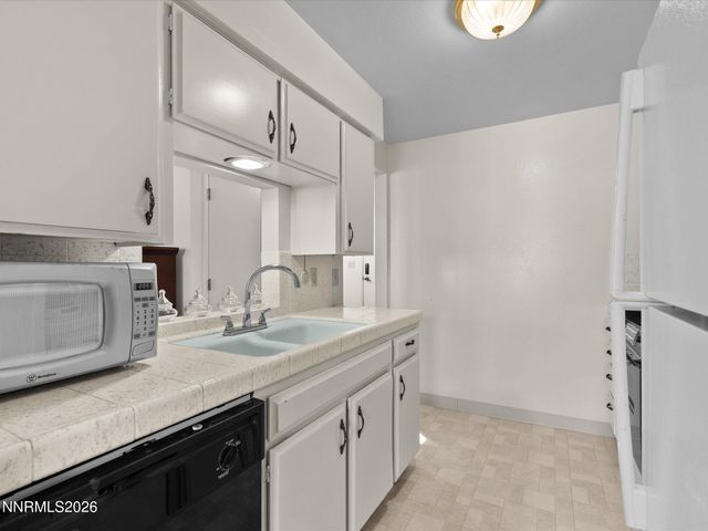 121 Lake Glen Drive, Carson City, NV 89703