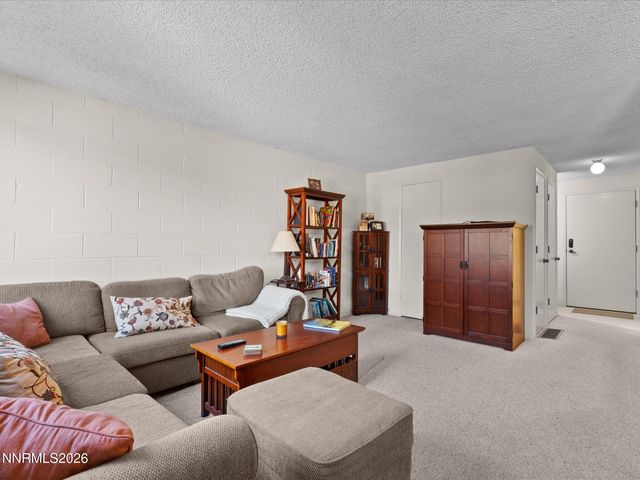 121 Lake Glen Drive, Carson City, NV 89703