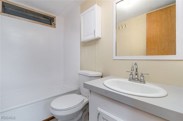 19621 N Tamiami TRL 5, North Fort Myers, FL 33903