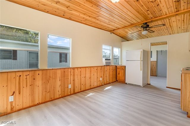 19621 N Tamiami TRL 5, North Fort Myers, FL 33903