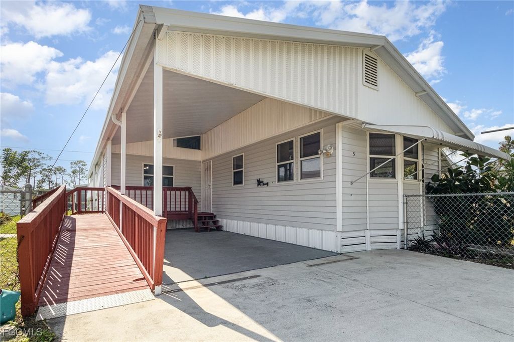 19621 N Tamiami TRL 5, North Fort Myers, FL 33903