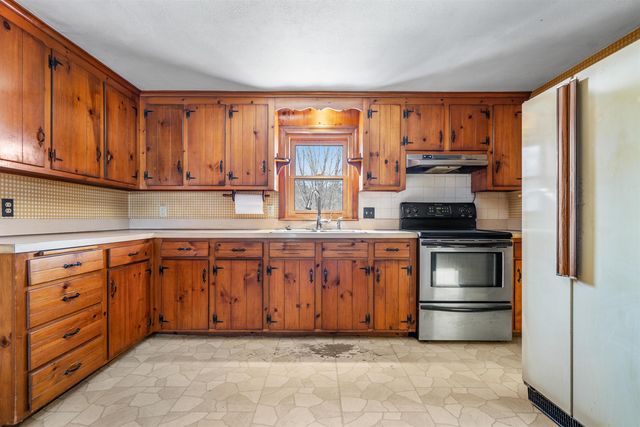 40 Meditation Lane, Atkinson, NH 03811