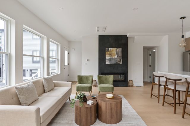 60 Franklin St 3, Somerville, MA 02145