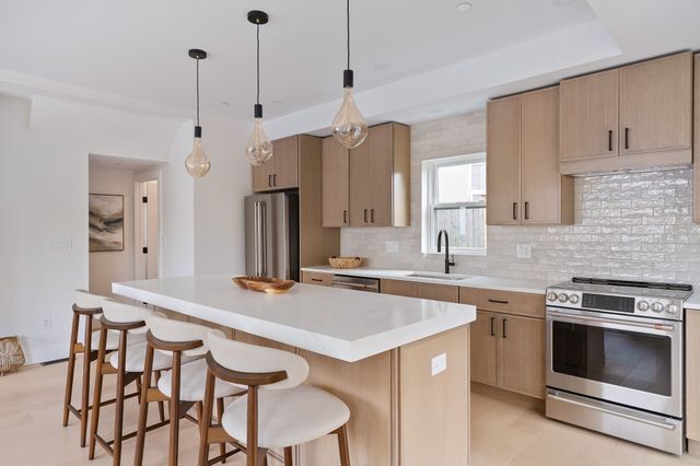 60 Franklin St 3, Somerville, MA 02145