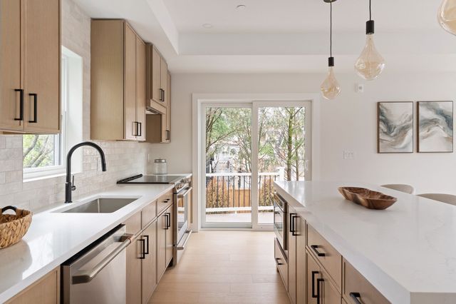 60 Franklin St 3, Somerville, MA 02145