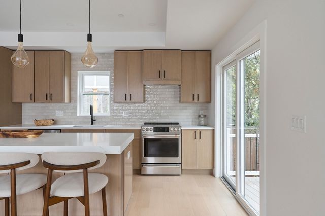 60 Franklin St 3, Somerville, MA 02145