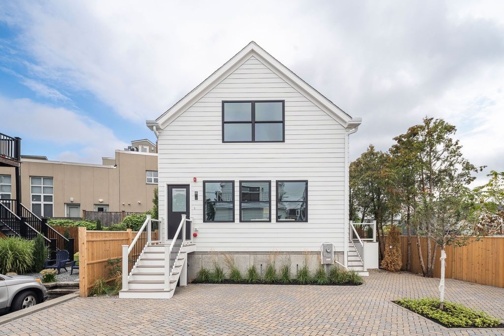 60 Franklin St 3, Somerville, MA 02145