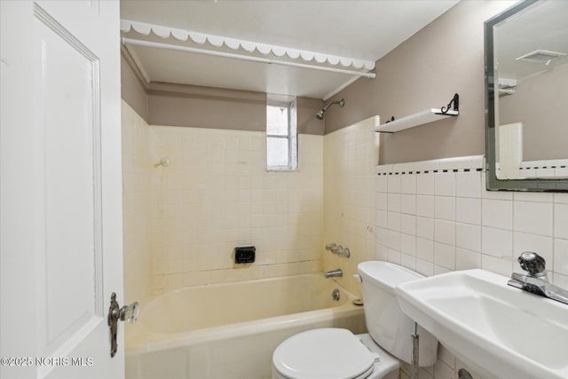 2140 Wyndhurst Road, Toledo, OH 43607