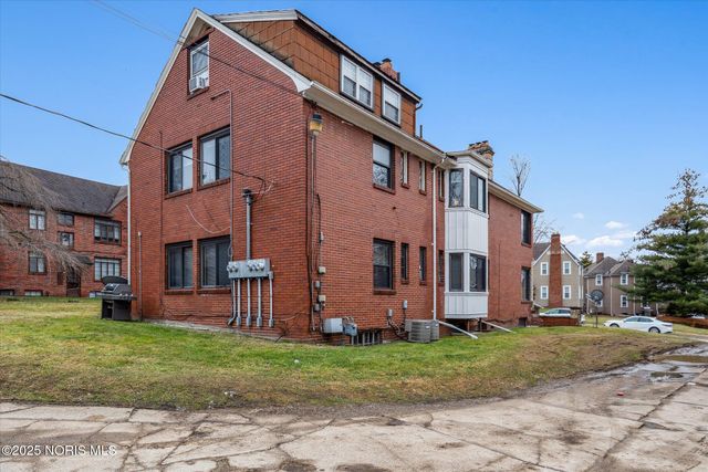 2140 Wyndhurst Road, Toledo, OH 43607