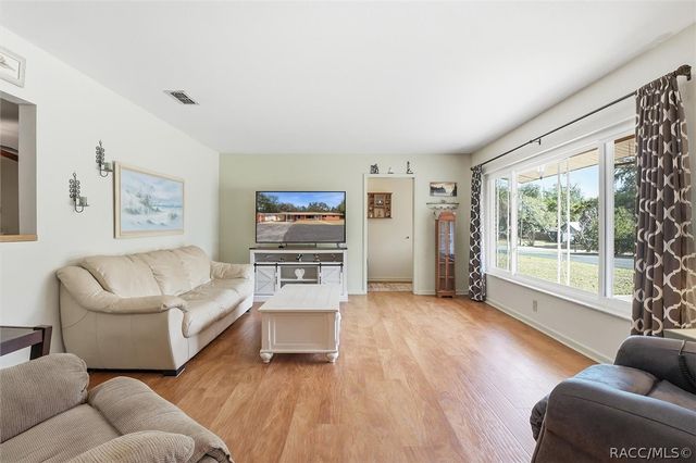 8215 E Floral Park Drive, Floral City, FL 34436