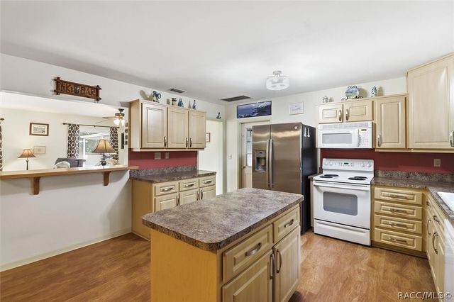 8215 E Floral Park Drive, Floral City, FL 34436