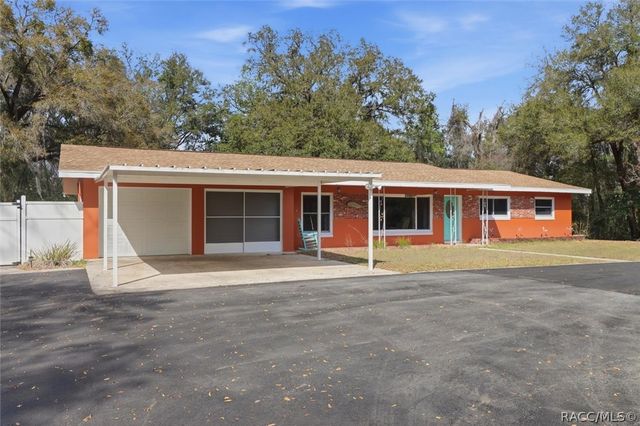 8215 E Floral Park Drive, Floral City, FL 34436