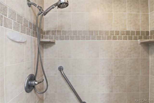 8215 E Floral Park Drive, Floral City, FL 34436