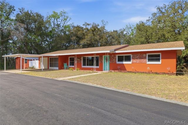 8215 E Floral Park Drive, Floral City, FL 34436