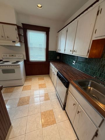 29 Brown 1, Methuen, MA 01844