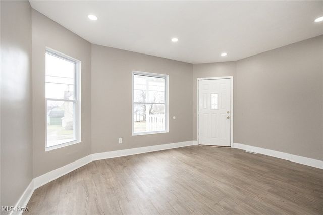 144 19th Street NW, Barberton, OH 44203