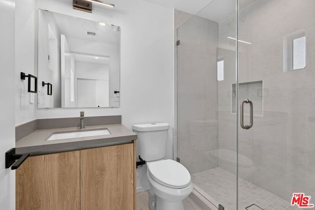 1853 12th Street D, Santa Monica, CA 90404